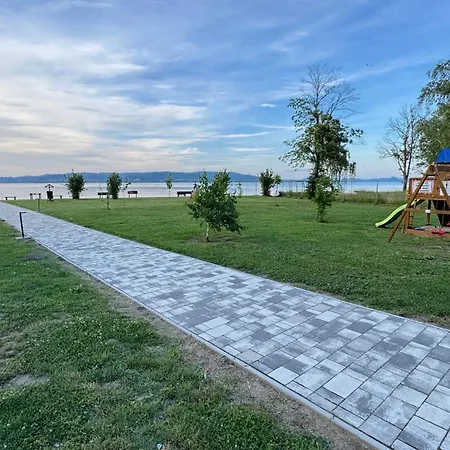 Gyoengybagoly * Balatonberény