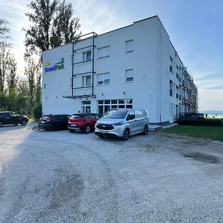 Gyoengybagoly * Balatonberény